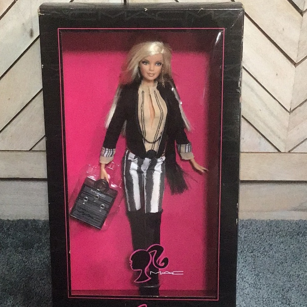 2006 Collectors Barbie MAC cosmetics